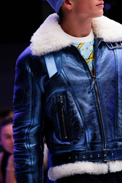 Look 63